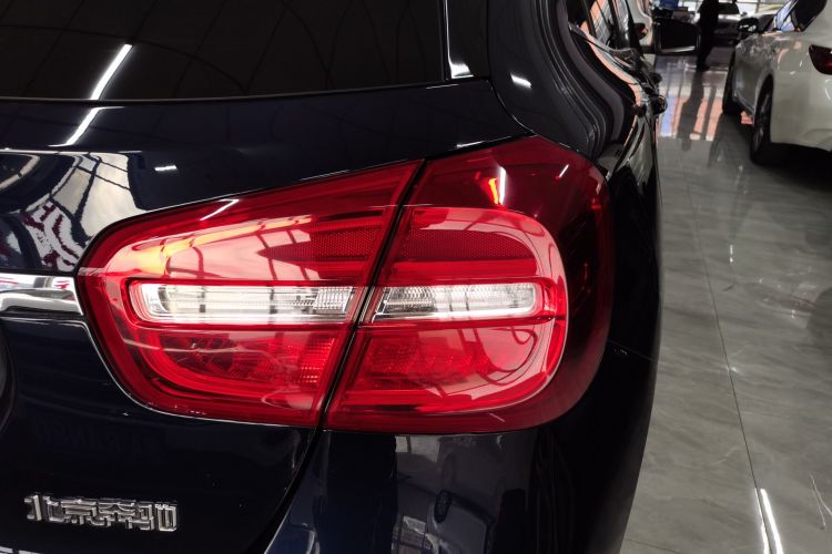 奔驰GLA 2016款 GLA 200 时尚型车身外观9