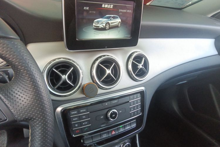 奔驰GLA 2016款 GLA 200 时尚型中控内饰16