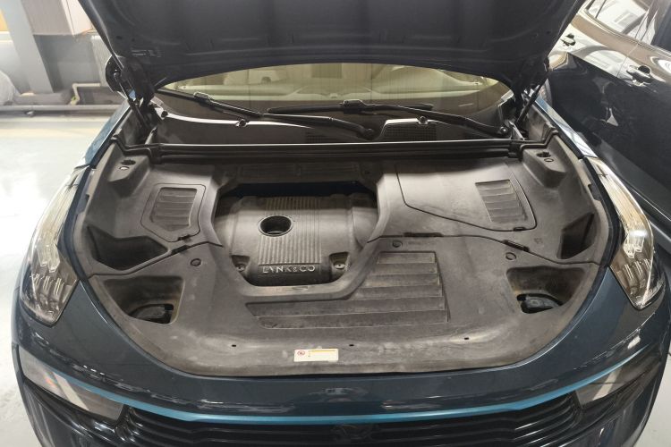 领克01 2019款 2.0T 两驱耀Pro版 国VI机舱底盘24