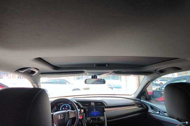 本田 思域 2021款 HATCHBACK 220TURBO CVT新锐控局部细节22