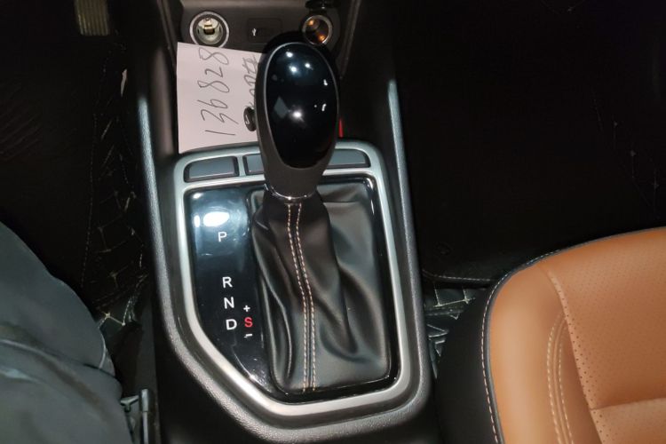 长安 逸动 2016款 1.6L GDI 自动劲尚型局部细节18