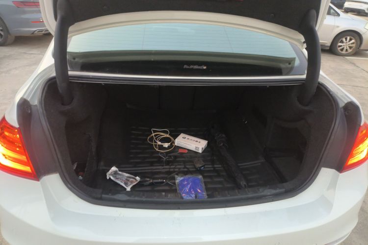 宝马3系 2014款 320Li 时尚型机舱底盘23