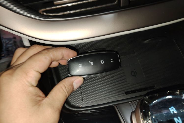 腾势D9 2022款 DM-i 970 四驱尊荣型中控内饰11