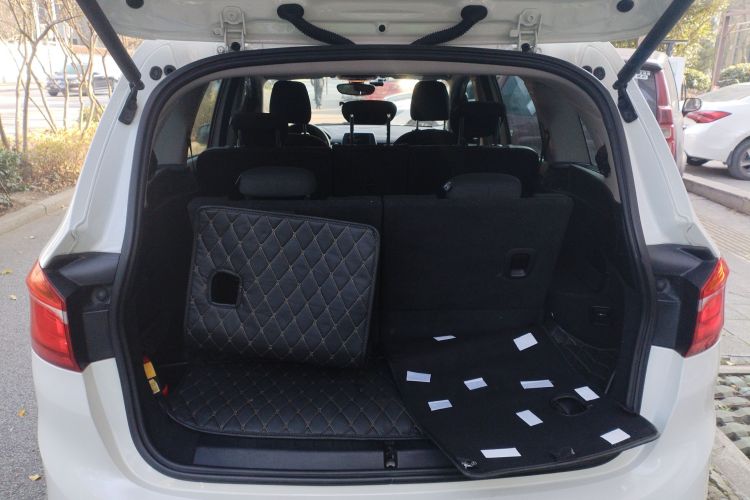 宝马2系多功能旅行车 2015款 218i 领先型机舱底盘23