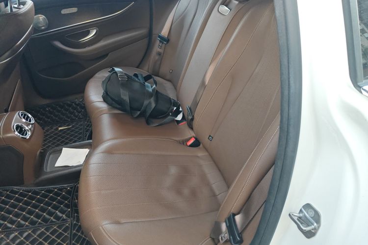 奔驰E级 2019款 E 260 L中控内饰21