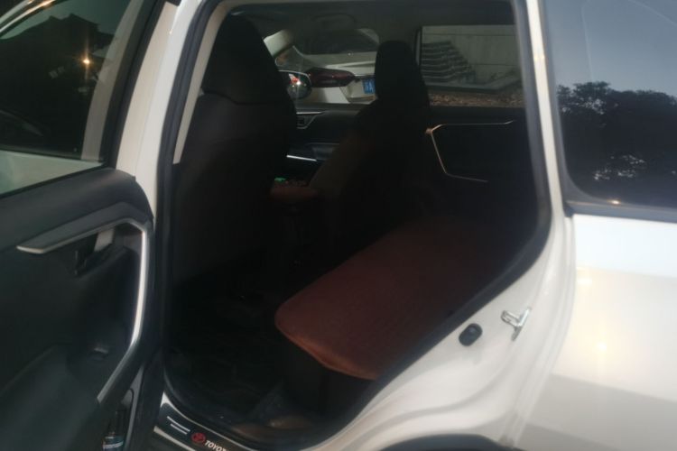 丰田 RAV4荣放 2022款 2.0L CVT两驱都市版中控内饰21