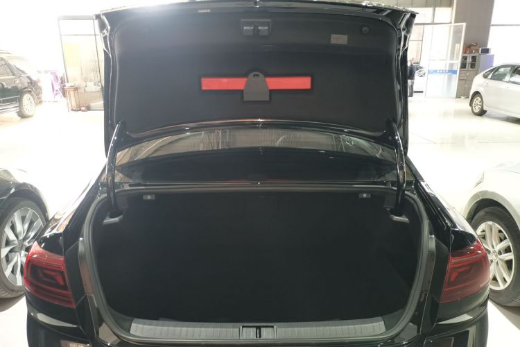 大众 迈腾 2023款 200万辆纪念版 330TSI DSG领先型机舱底盘23