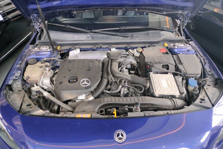 奔驰A级 2020款 改款 A 200 L 运动轿车动感型机舱底盘24