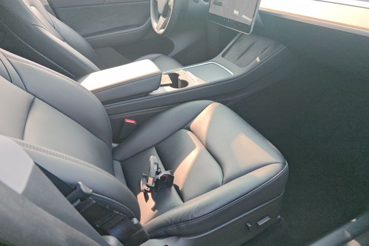 特斯拉 Model Y 2021款 标准续航后驱版局部细节41