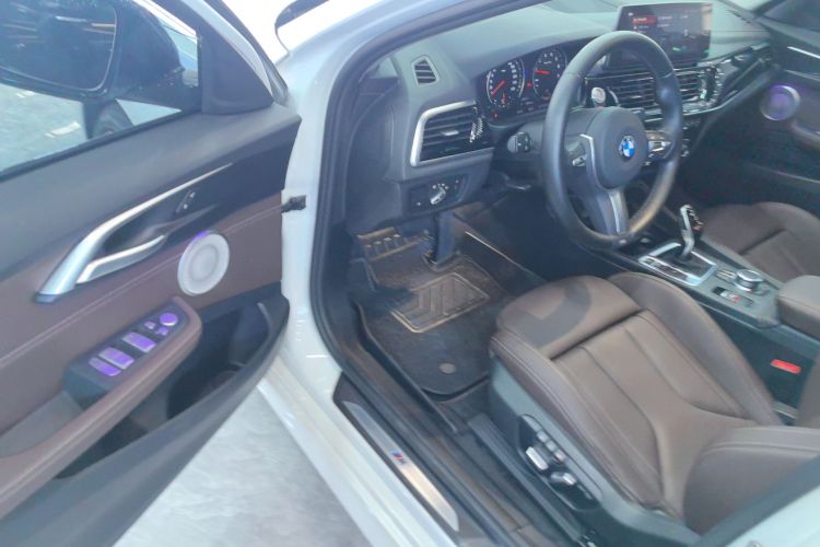 宝马1系 2022款 125i M运动曜夜版中控内饰20