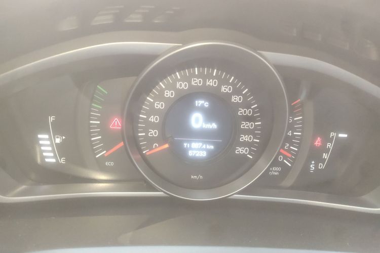 沃尔沃V40 2017款 T3 智尚版中控内饰14