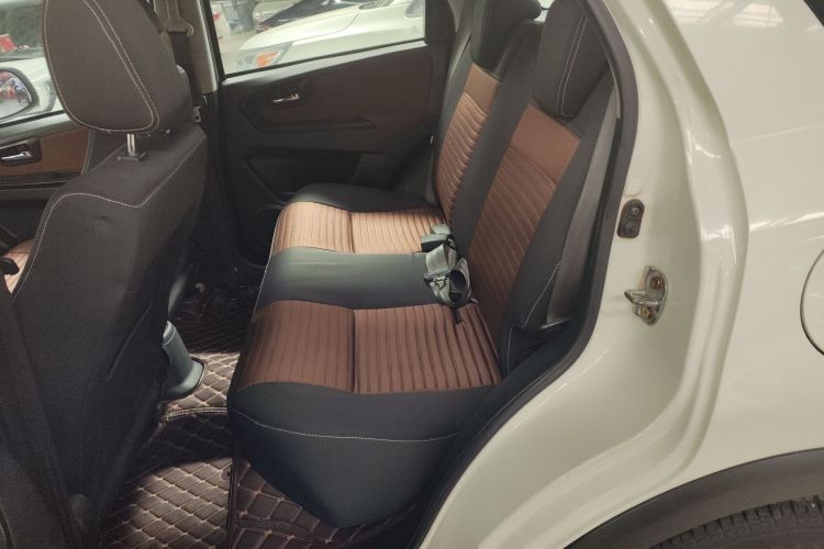 铃木 天语 SX4 2013款 1.6L 手动酷锐型中控内饰21