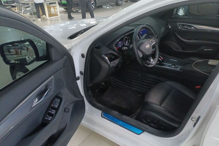 凯迪拉克CT5 2022款 28T 豪华型（标准版）中控内饰7003