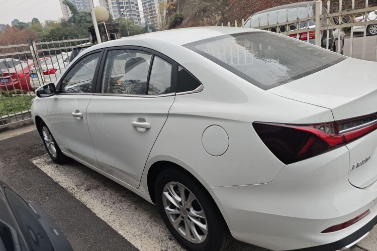 荣威i5 2023款 1.5L CVT豪华版车身外观4