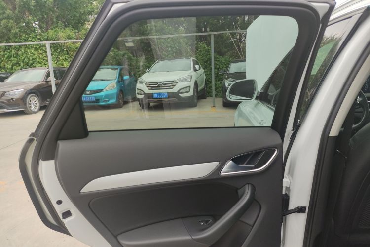 奥迪Q3 2018款 30周年年型 30 TFSI 时尚型中控内饰7008