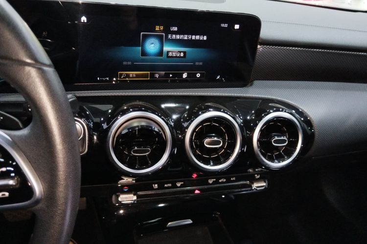 奔驰A级 2021款 改款 A 180 L 运动轿车中控内饰16