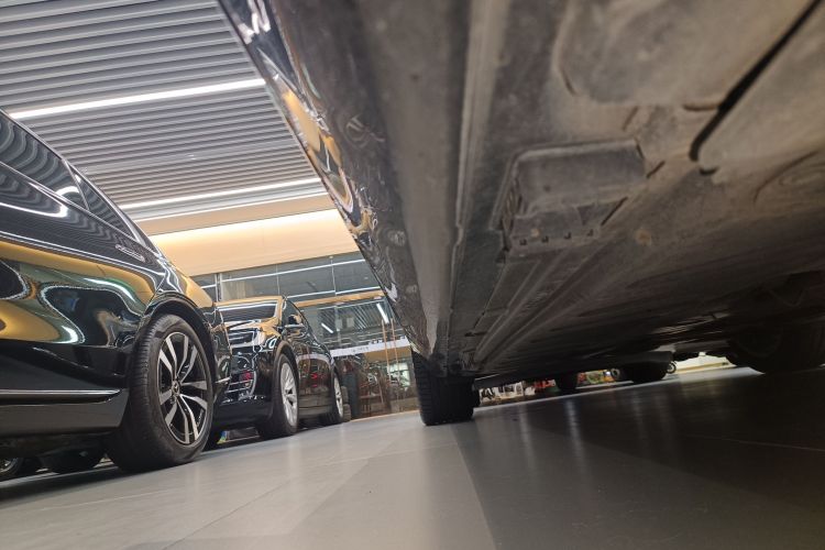 奔驰E级 2020款 改款 E 300 L 时尚型局部细节9001