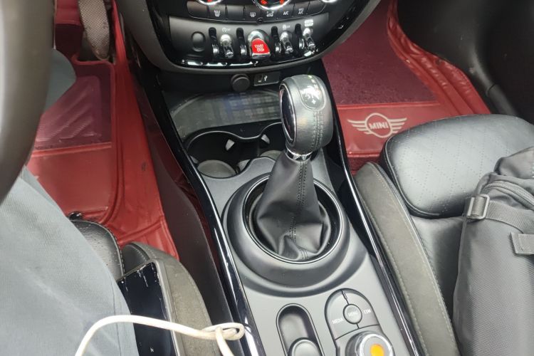 MINI Clubman 2018款 1.5T COOPER 艺术家中控内饰18