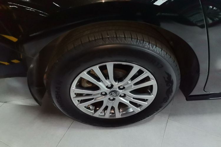 丰田 赛那SIENNA 2021款 2.5L混动 尊贵版车身外观6008