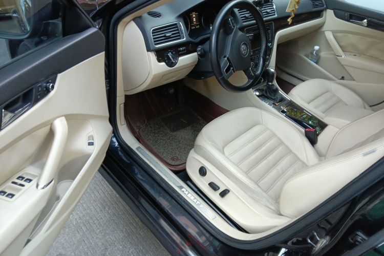 大众 帕萨特 2014款 1.8TSI DSG御尊版中控内饰7003