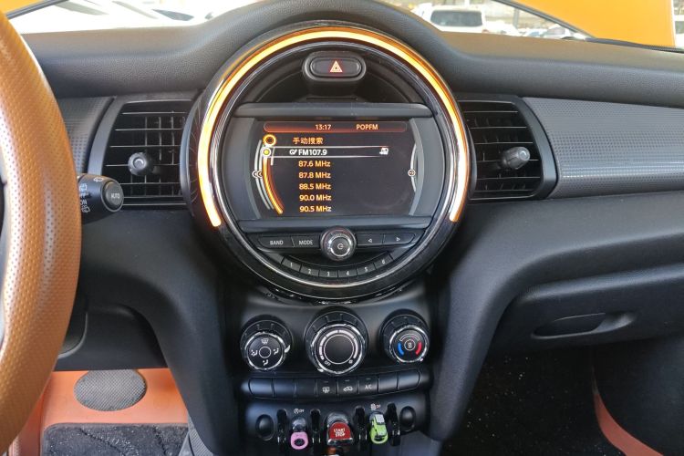 MINI 2015款 1.5T COOPER Fun 五门版中控内饰16
