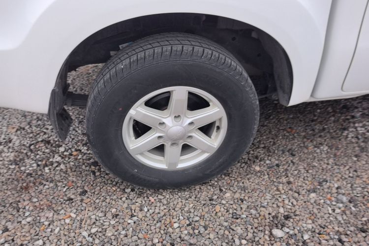 江铃 宝典 2020款 2.5T柴油两驱舒享版标轴JX4D25A6L车身外观6008