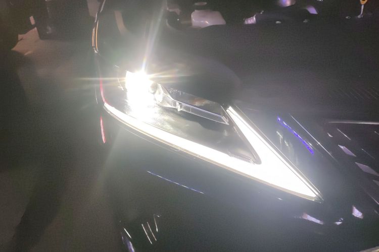 雷克萨斯RX 2020款 改款 300 两驱精英版车身外观8