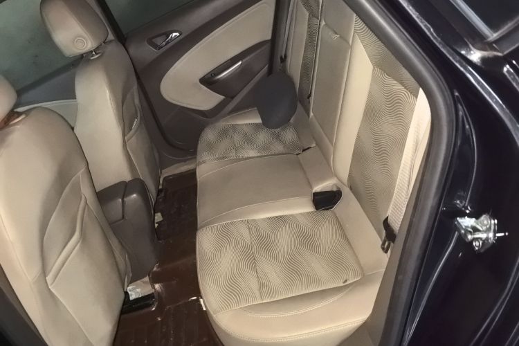 别克 英朗 2013款 GT 1.6L 自动时尚版中控内饰21