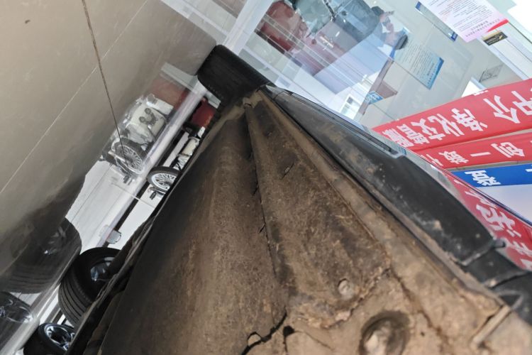 奥迪Q5L 2025款 45周年典藏版 45 TFSI 豪华动感型局部细节9001