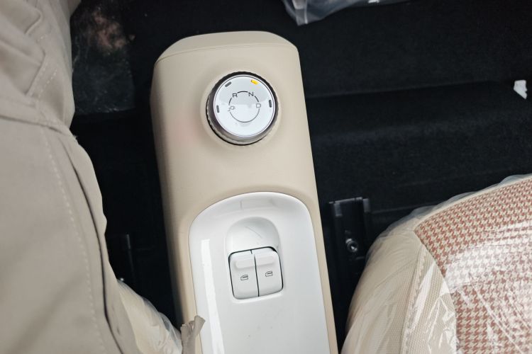 五菱汽车 宏光MINIEV 2024款 第三代 215km 青春版中控内饰18