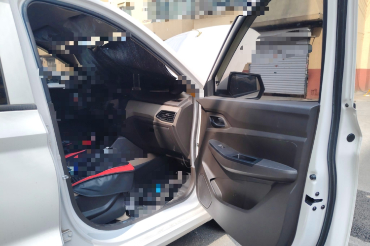 五菱汽车 五菱宏光 2021款 1.5L改款 S标准型 电动助力LAR局部细节9005