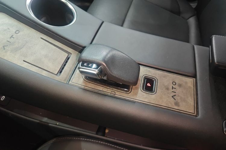 鸿蒙智行 问界M5 2022款 增程后驱标准版中控内饰18