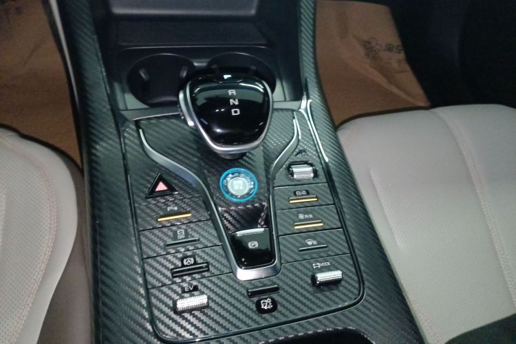 比亚迪 秦PLUS 2024款 荣耀版 DM-i 55KM领先型中控内饰18