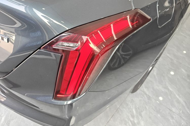 凯迪拉克CT4 2021款 28T 豪华型车身外观9