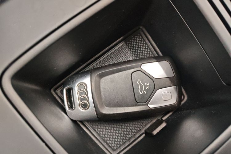 奥迪A4L 2024款 40 TFSI 时尚动感型中控内饰11