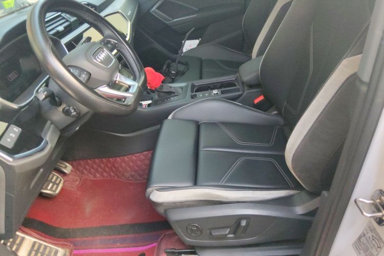 奥迪Q3 2024款 35 TFSI 时尚动感型中控内饰19