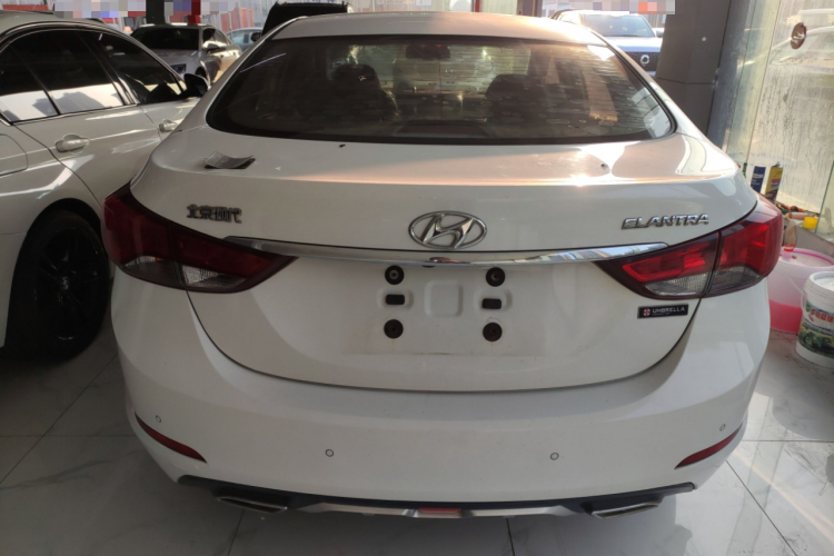 现代 朗动 2016款 1.6L 自动尊贵型车身外观6