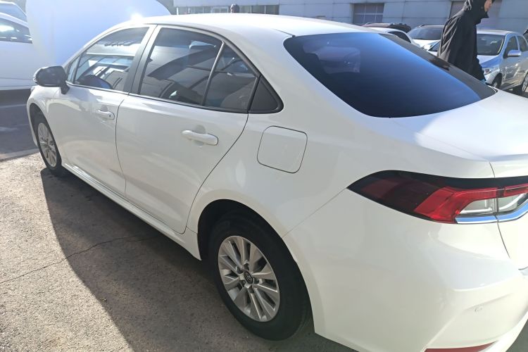 丰田 卡罗拉 2019款 1.2T S-CVT GL-i精英版车身外观4