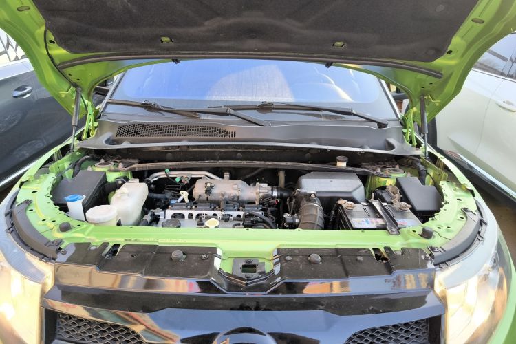 陆风X7 2015款 2.0T 全景尊贵版机舱底盘24