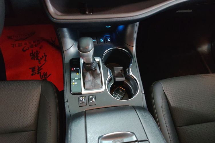 丰田 汉兰达 2018款 2.0T 四驱豪华版 7座 国VI中控内饰18