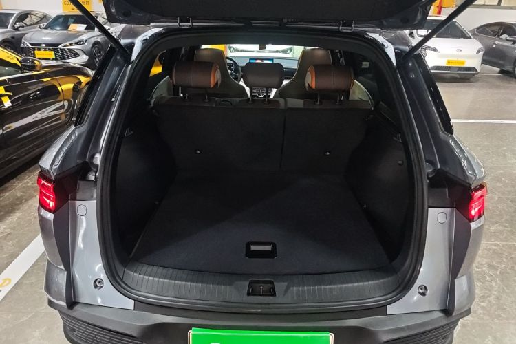 比亚迪 宋Pro新能源 2023款 冠军版 DM-i 71KM领先型机舱底盘23