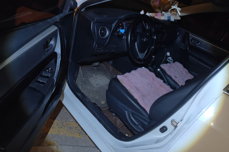 丰田 卡罗拉 2018款 1.2T S-CVT GL智享版中控内饰20