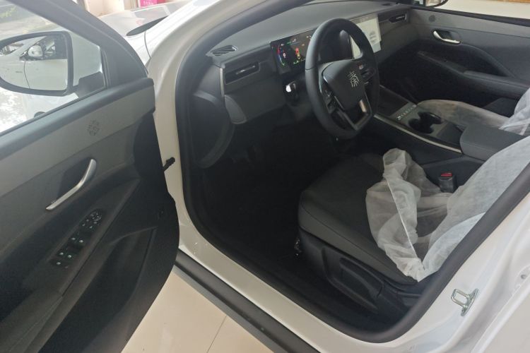 比亚迪 秦PLUS 2025款 DM-i 智驾版 128KM进取型中控内饰20