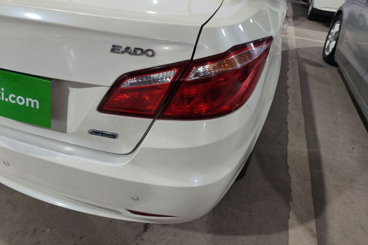 长安 逸动 2015款 1.6L 自动豪华型车身外观9