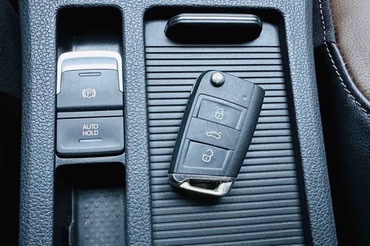 大众 高尔夫 2018款  230TSI 自动豪华型中控内饰11