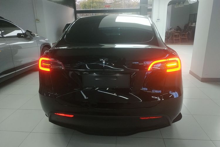 特斯拉 Model Y 2022款 改款 长续航全轮驱动版车身外观6