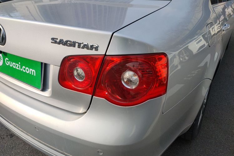 大众 速腾 2011款 1.6L 自动舒适型车身外观9