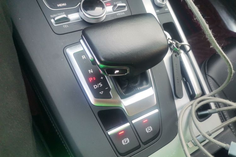 奥迪Q5L 2020款 改款 40 TFSI 荣享时尚型中控内饰18