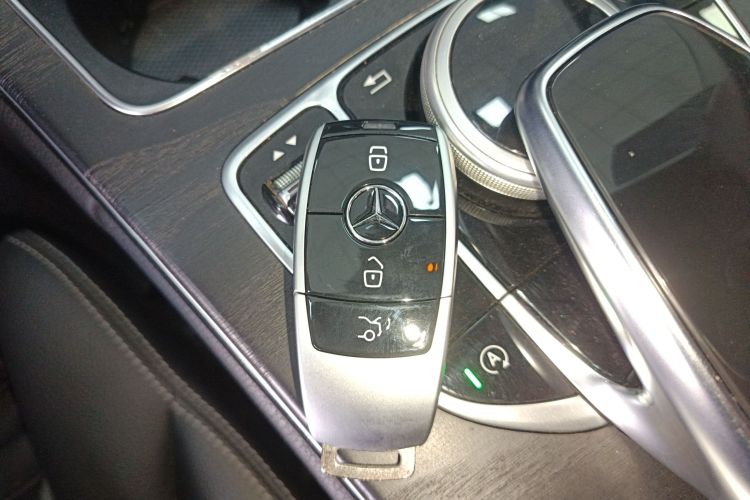 奔驰C级 2017款 改款 C 200 L 运动版中控内饰11