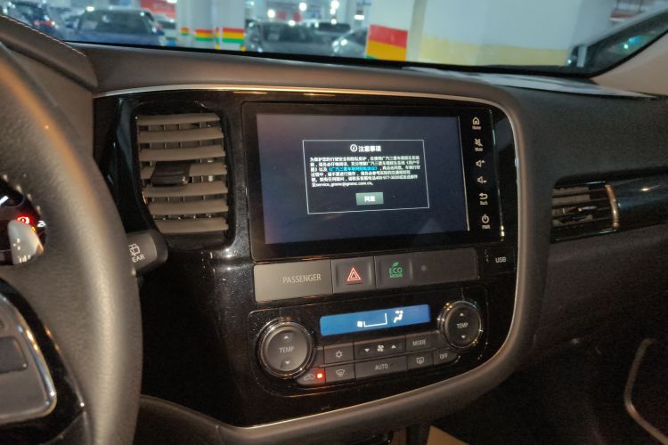 三菱 欧蓝德 2020款 2.4L 四驱致享版 7座局部细节16